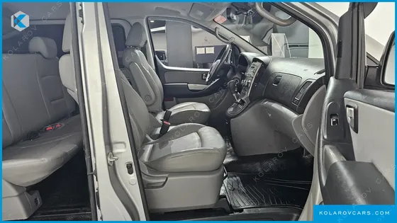 HYUNDAI STAREX 5-SEATER VAN