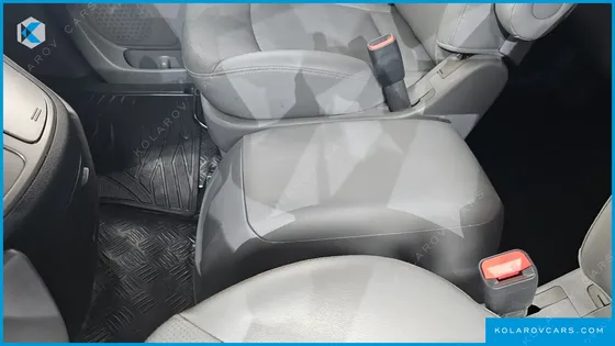HYUNDAI STAREX 5-SEATER VAN