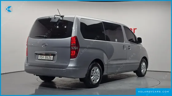 HYUNDAI STAREX 5-SEATER VAN