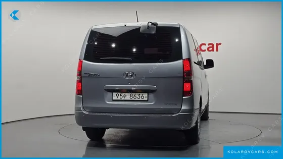 HYUNDAI STAREX 5-SEATER VAN