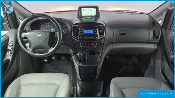HYUNDAI STAREX 5-SEATER VAN