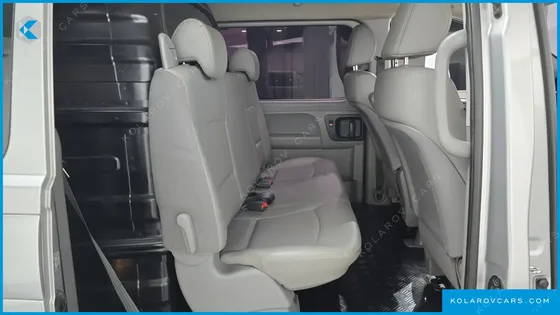 HYUNDAI STAREX 5-SEATER VAN