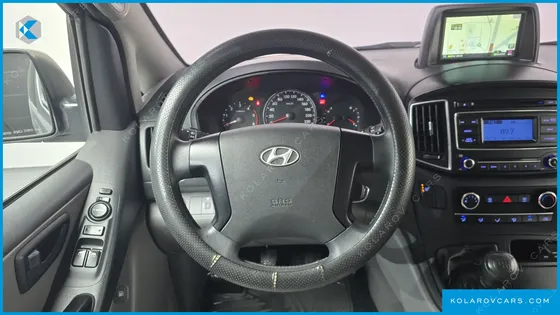 HYUNDAI STAREX 5-SEATER VAN
