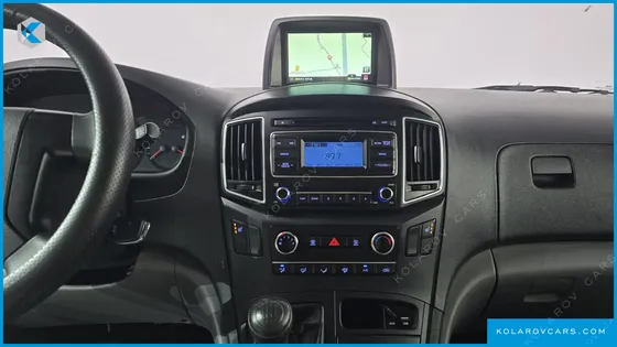 HYUNDAI STAREX 5-SEATER VAN