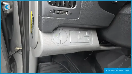 HYUNDAI STAREX 5-SEATER VAN
