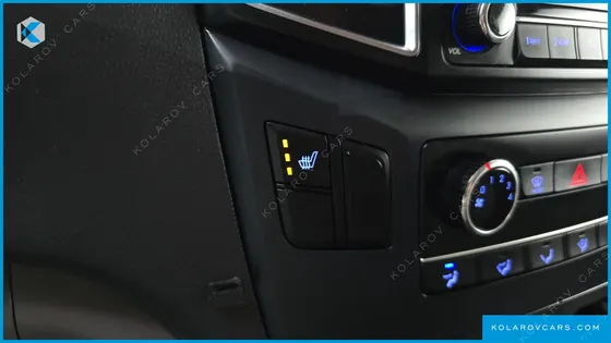 HYUNDAI STAREX 5-SEATER VAN