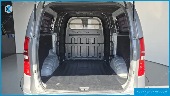 HYUNDAI STAREX 5-SEATER VAN