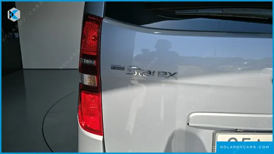 HYUNDAI STAREX 5-SEATER VAN