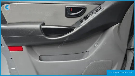 HYUNDAI STAREX 5-SEATER VAN