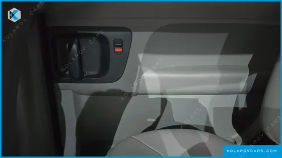 HYUNDAI STAREX 5-SEATER VAN