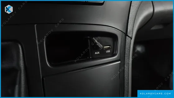 HYUNDAI STAREX 5-SEATER VAN
