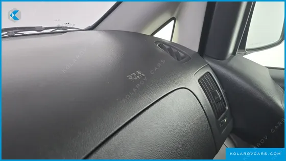 HYUNDAI STAREX 5-SEATER VAN