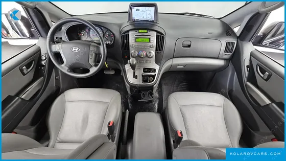HYUNDAI STAREX 5-SEATER VAN
