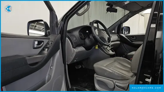 HYUNDAI STAREX 5-SEATER VAN