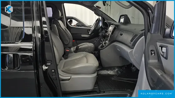 HYUNDAI STAREX 5-SEATER VAN
