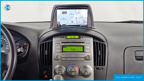 HYUNDAI STAREX 5-SEATER VAN