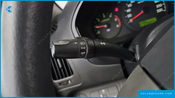 HYUNDAI STAREX 5-SEATER VAN