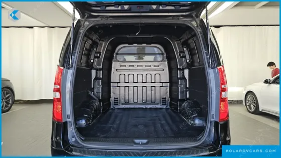 HYUNDAI STAREX 5-SEATER VAN