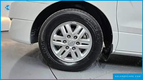 HYUNDAI STAREX 5-SEATER VAN
