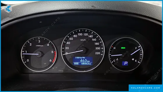 HYUNDAI STAREX 5-SEATER VAN