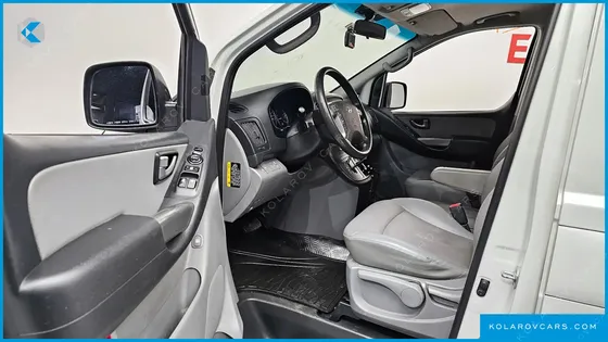 HYUNDAI STAREX 5-SEATER VAN