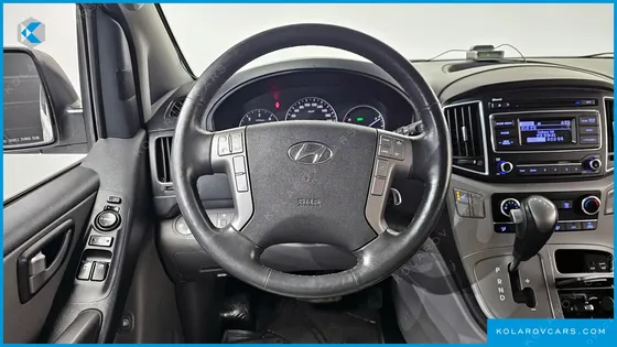 HYUNDAI STAREX 5-SEATER VAN