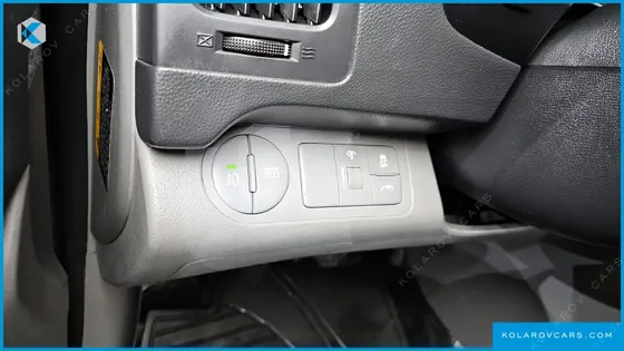 HYUNDAI STAREX 5-SEATER VAN