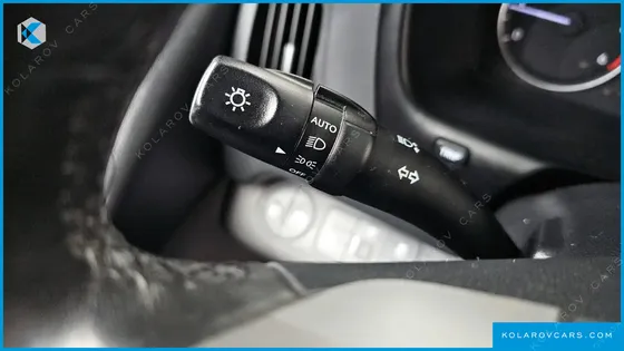 HYUNDAI STAREX 5-SEATER VAN