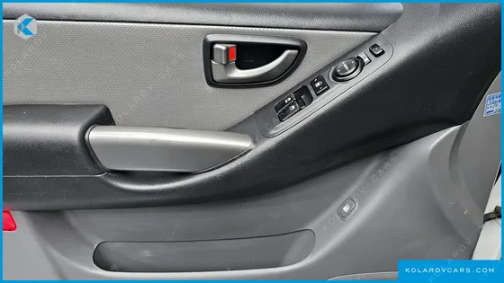HYUNDAI STAREX 5-SEATER VAN
