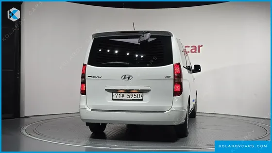 HYUNDAI STAREX 12-SEATER WAGON