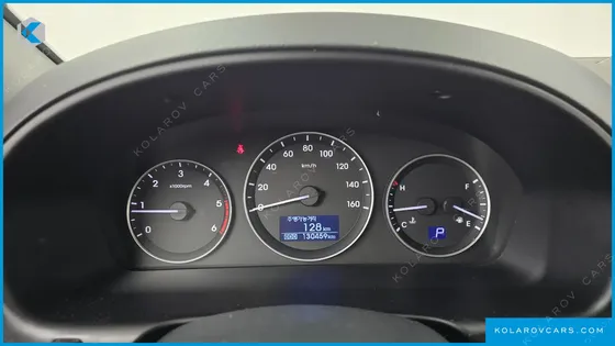 HYUNDAI STAREX 12-SEATER WAGON