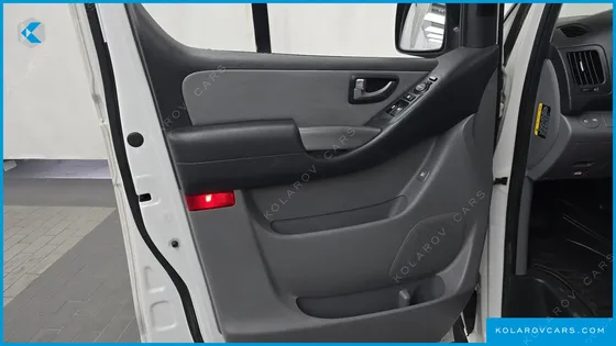 HYUNDAI STAREX 12-SEATER WAGON