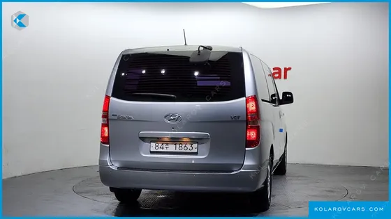 HYUNDAI STAREX 5-SEATER VAN