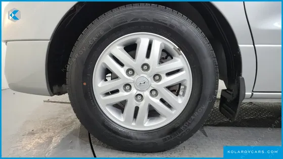 HYUNDAI STAREX 5-SEATER VAN