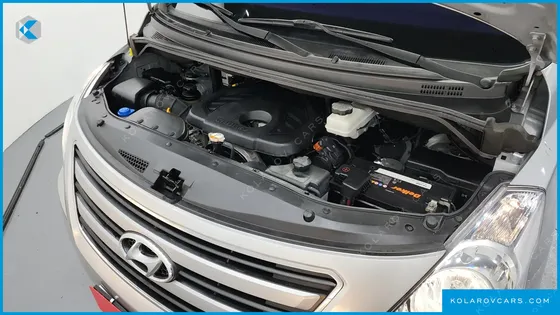 HYUNDAI STAREX 5-SEATER VAN