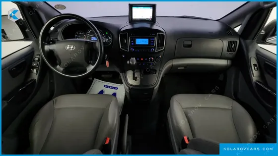 HYUNDAI STAREX 5-SEATER VAN