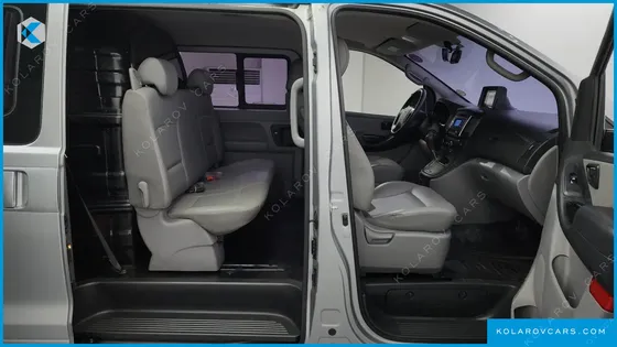 HYUNDAI STAREX 5-SEATER VAN