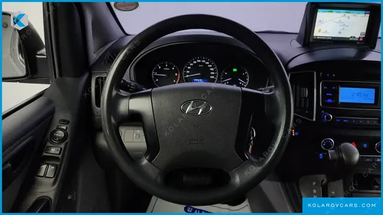 HYUNDAI STAREX 5-SEATER VAN