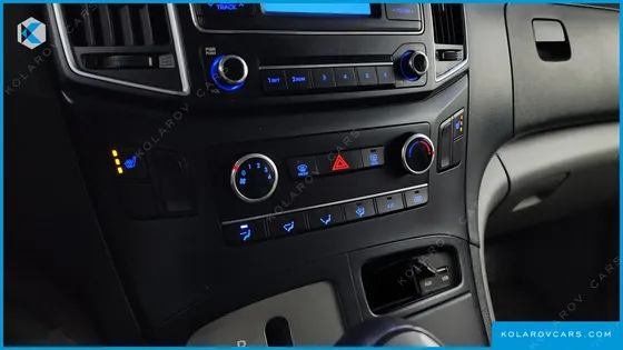 HYUNDAI STAREX 5-SEATER VAN