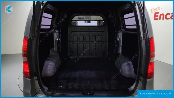 HYUNDAI STAREX 5-SEATER VAN
