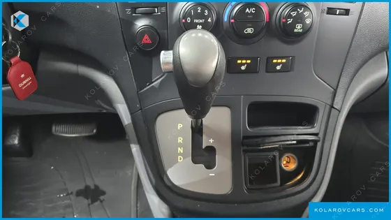 HYUNDAI STAREX 3-SEATER VAN