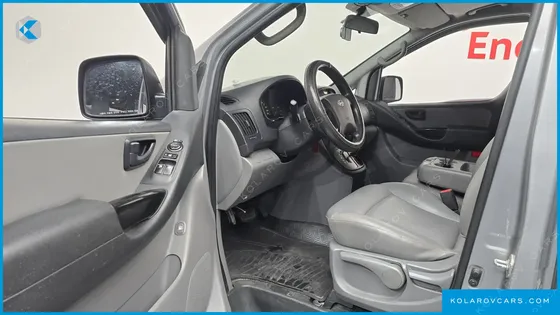 HYUNDAI STAREX 3-SEATER VAN