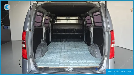 HYUNDAI STAREX 3-SEATER VAN