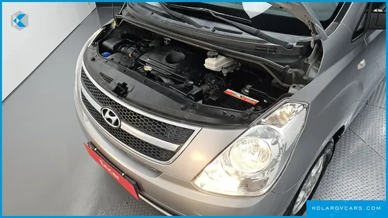 HYUNDAI STAREX 5-SEATER VAN