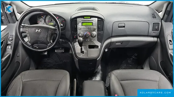 HYUNDAI STAREX 5-SEATER VAN