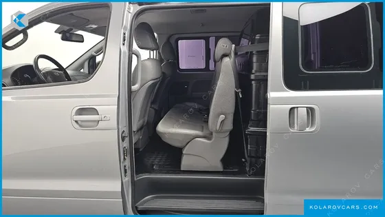 HYUNDAI STAREX 5-SEATER VAN
