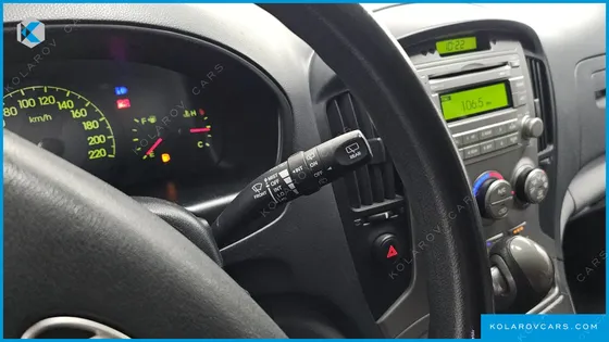 HYUNDAI STAREX 5-SEATER VAN