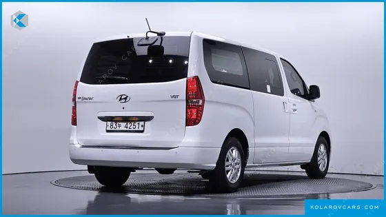 HYUNDAI STAREX 5-SEATER VAN