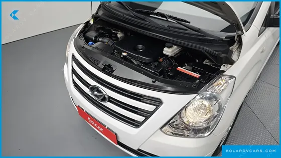 HYUNDAI STAREX 5-SEATER VAN