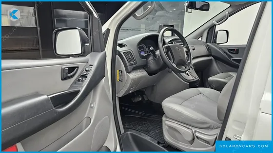 HYUNDAI STAREX 5-SEATER VAN